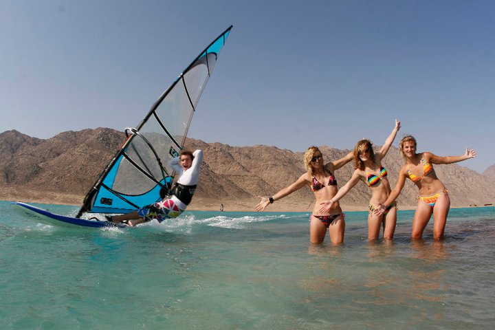 windsurfing girls